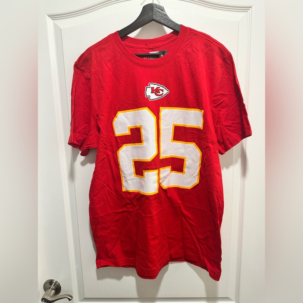 Clyde Edwards-Helaire #25 Nike Men’s Red Jersey T-Shirt, Size Large